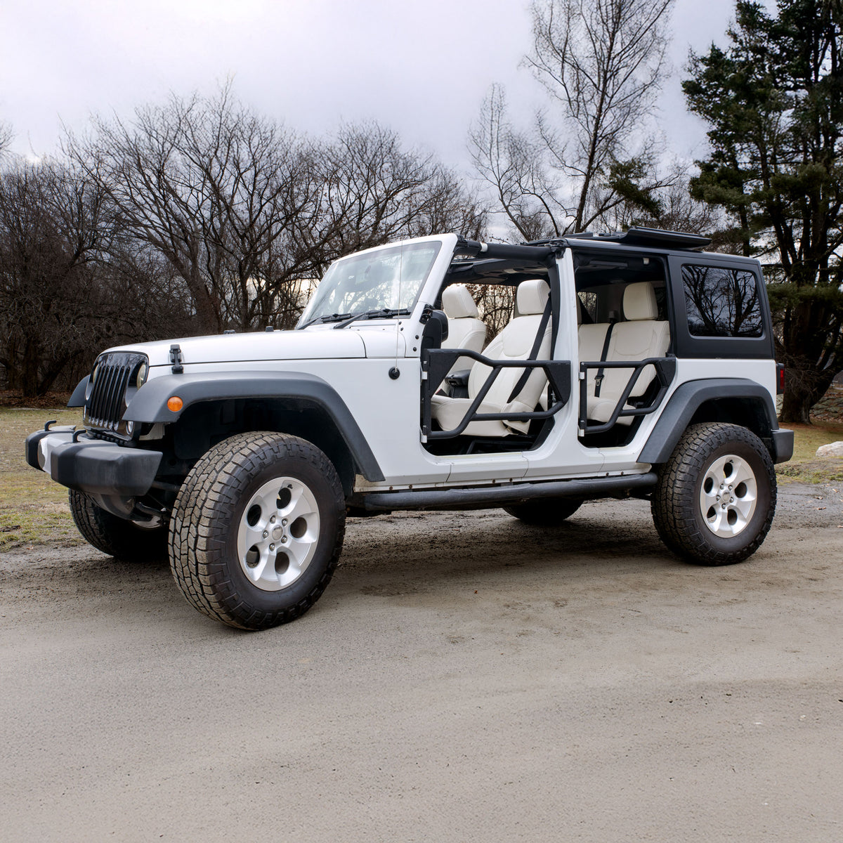 White Jeep JKU Wrangler